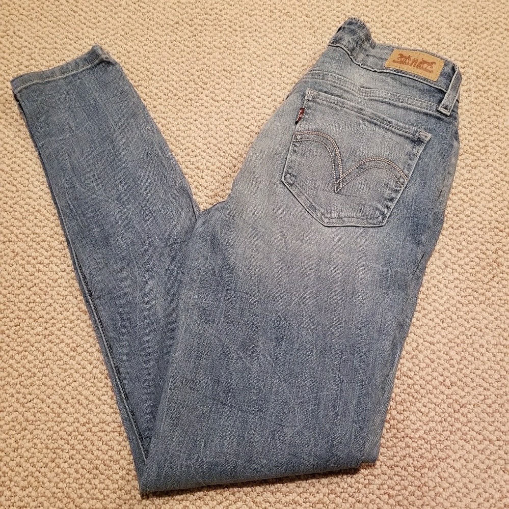 Excellent Condition Levi's Light Wash